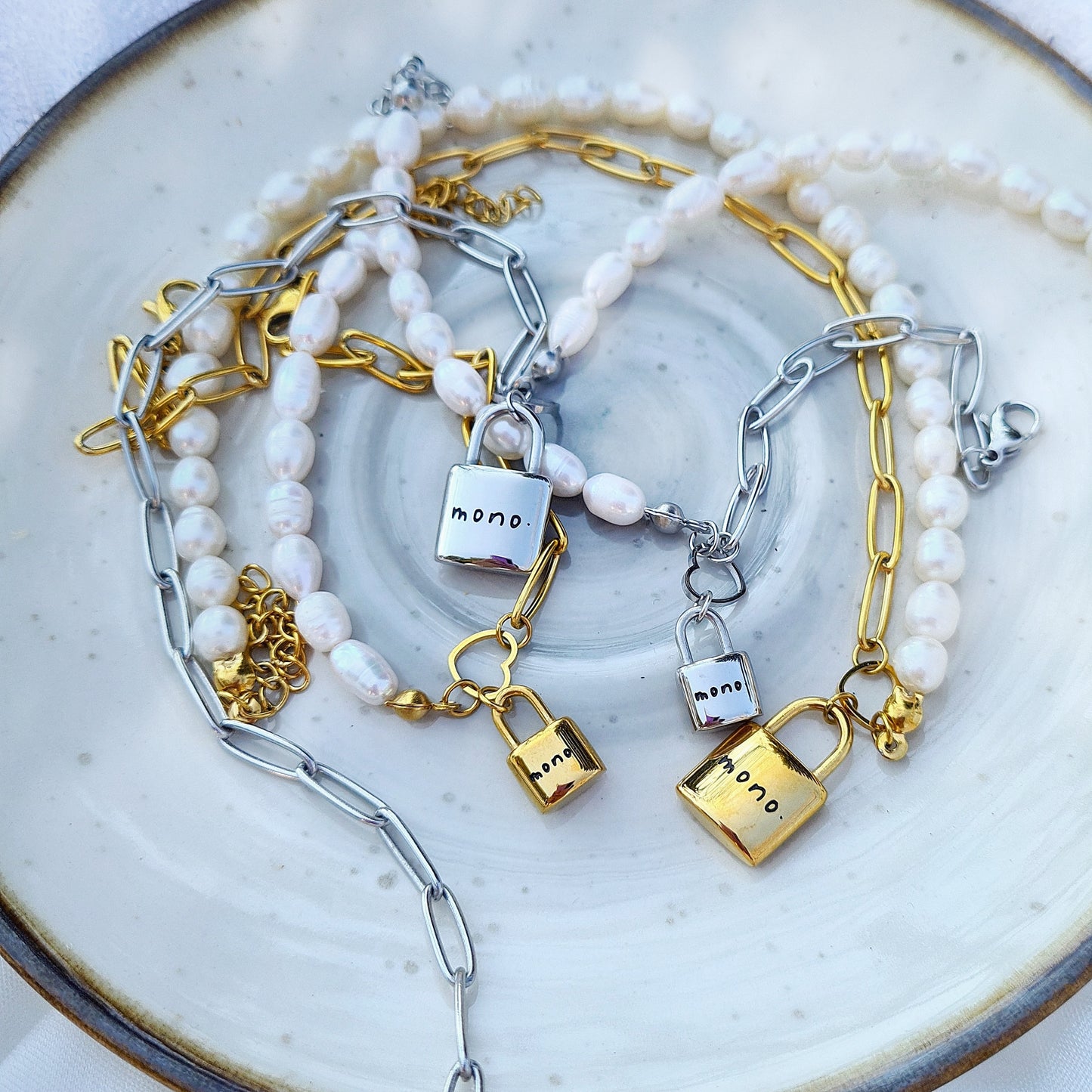 Mono Pearl Necklace & Bracelet